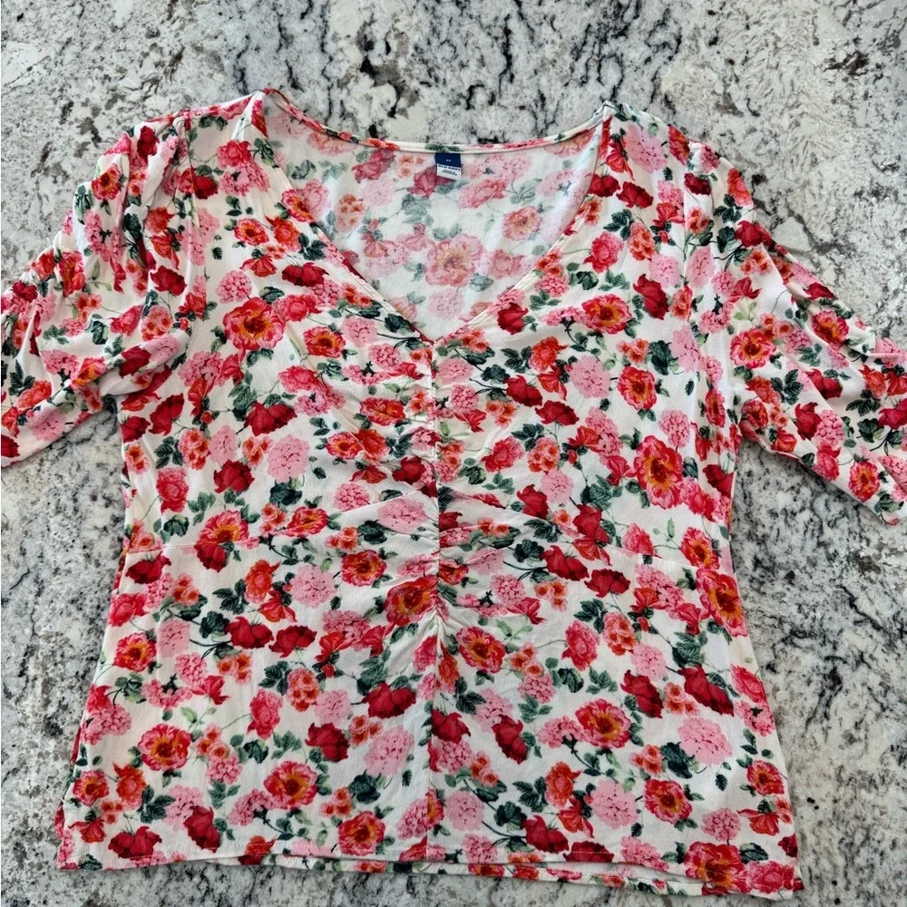 Old Navy Pink Floral Ruched V-Neck Blouse Medium Romantic Top